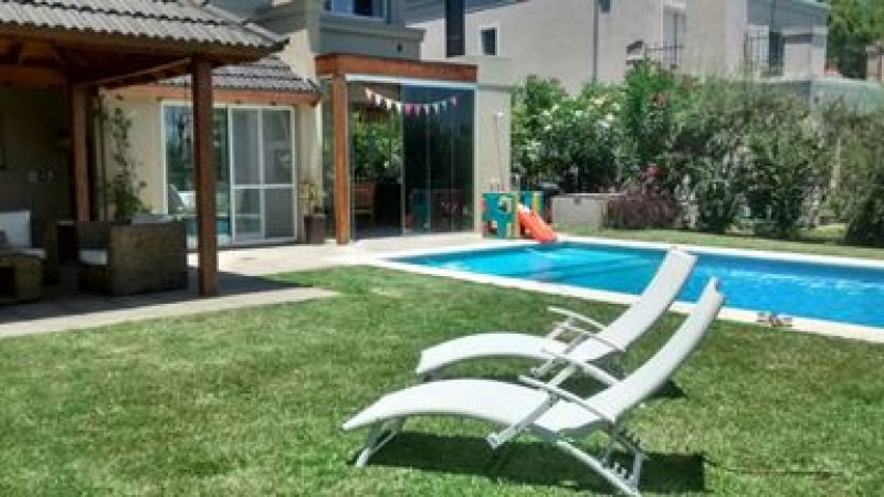 OPORTUNIDAD EL ROCIO !!!!! Hermosa casa de dos plantas con piscina