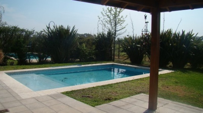 OPORTUNIDAD EL ROCIO !!!!! Hermosa casa de dos plantas con piscina