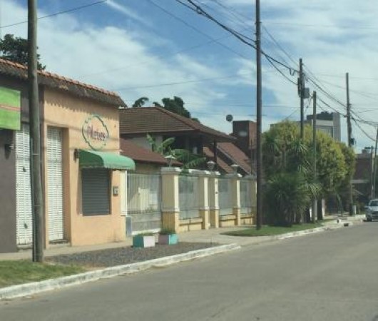 Importante Fraccion sobre Sargento Cabral - Centro Comercial 