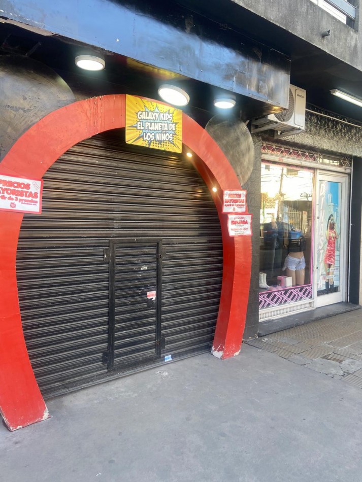 CENTRO COMERCIAL DE EZEIZA - Gran local en alquiler
