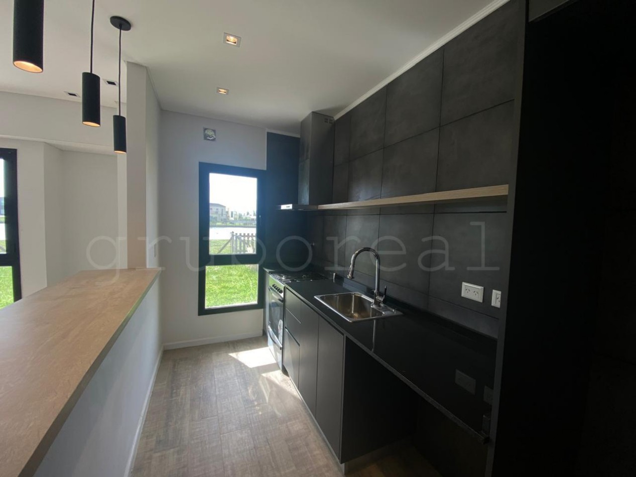 LOS TALAS - Departamento 2 ambientes con gran parque privado a la laguna