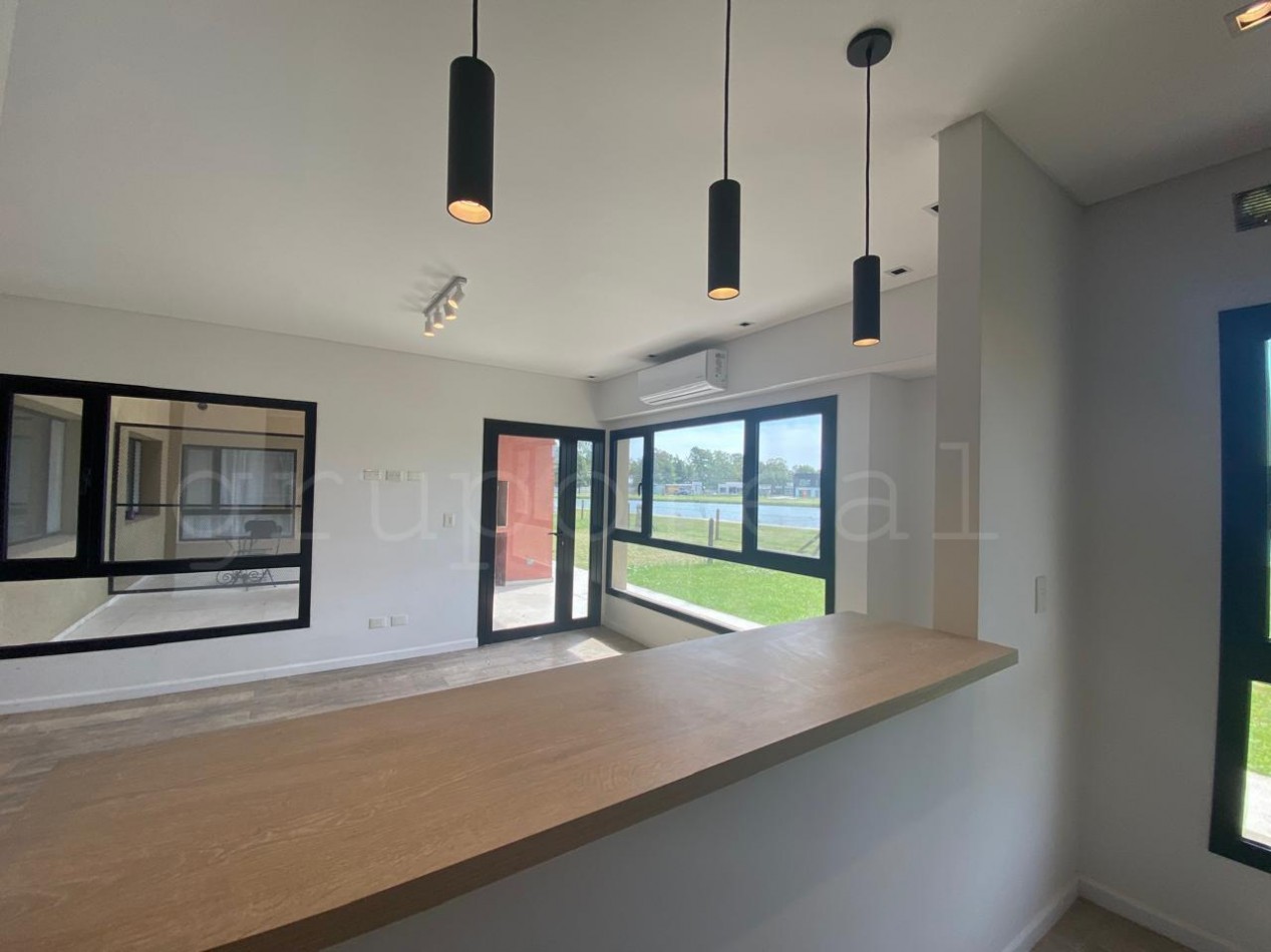 LOS TALAS - Departamento 2 ambientes con gran parque privado a la laguna