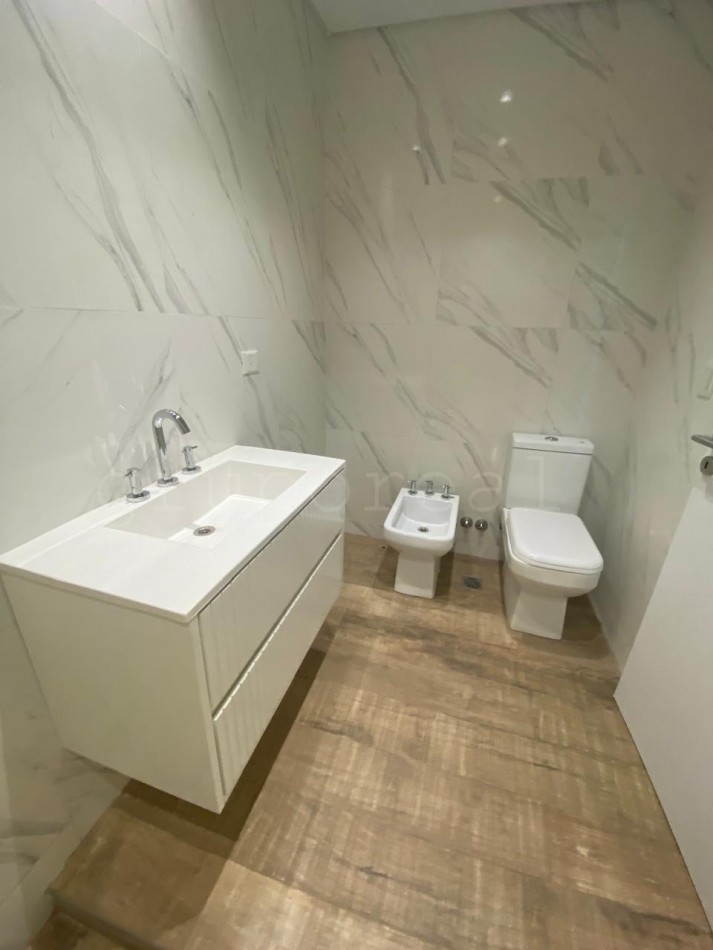 LOS TALAS - Departamento 2 ambientes con gran parque privado a la laguna