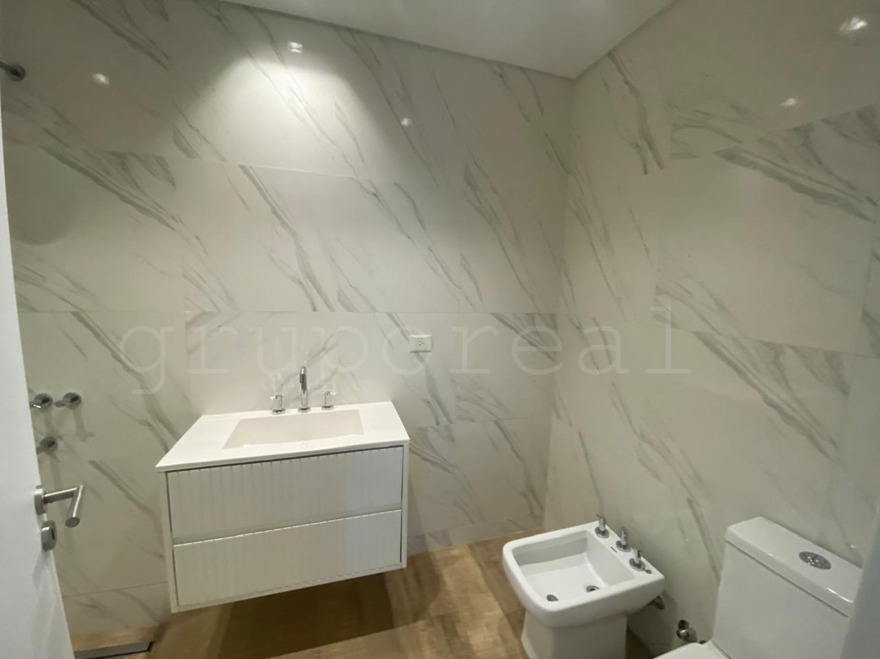 LOS TALAS - Departamento 2 ambientes con gran parque privado a la laguna