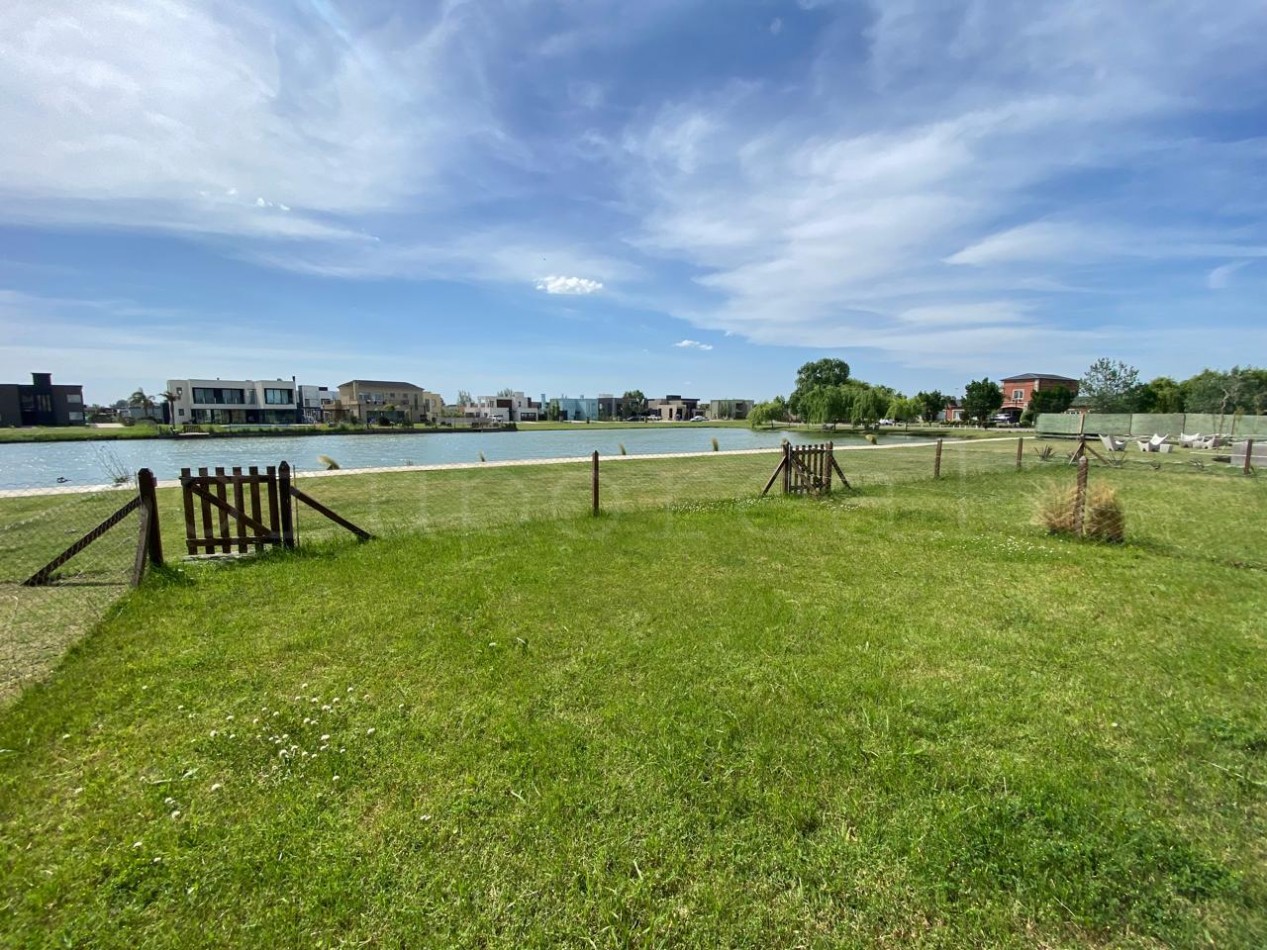 LOS TALAS - Departamento 2 ambientes con gran parque privado a la laguna