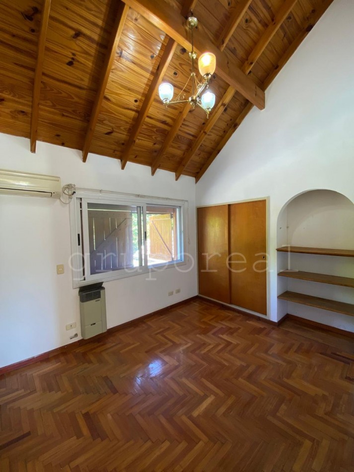 EL OMBU -  Casa 4 dormitorios sobre gran lote con hermosa vistas a la laguna