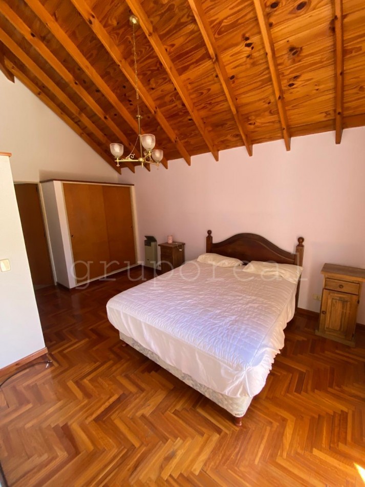 EL OMBU -  Casa 4 dormitorios sobre gran lote con hermosa vistas a la laguna