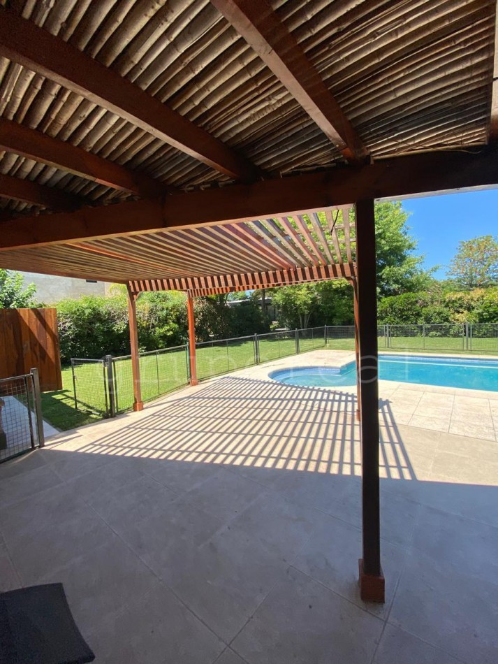 EL OMBU -  Casa 4 dormitorios sobre gran lote con hermosa vistas a la laguna