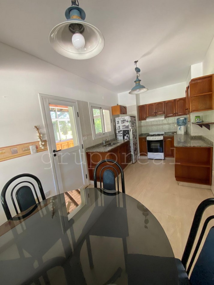 EL OMBU -  Casa 4 dormitorios sobre gran lote con hermosa vistas a la laguna