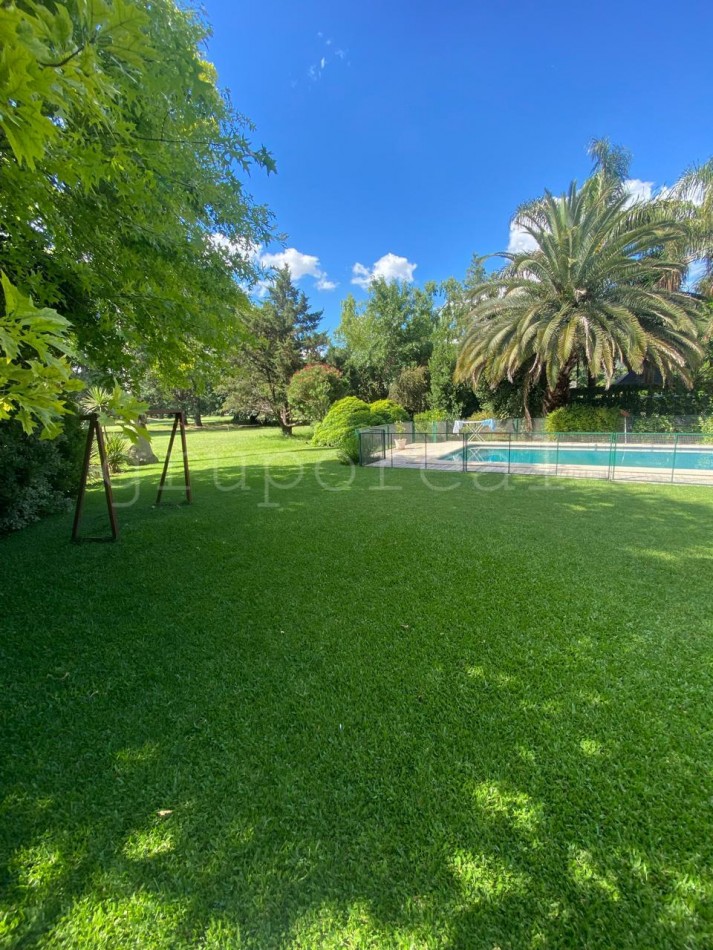 EL OMBU - 5 dormitorios sobre lote con hermosa vista al golf