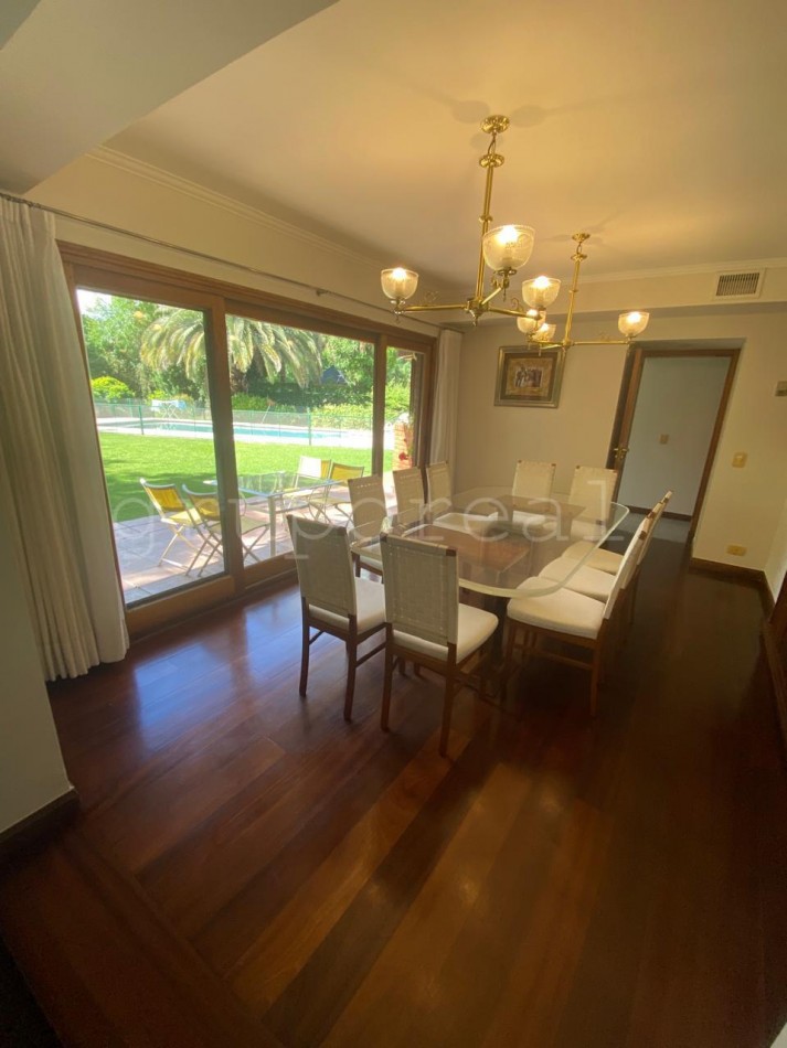 EL OMBU - 5 dormitorios sobre lote con hermosa vista al golf