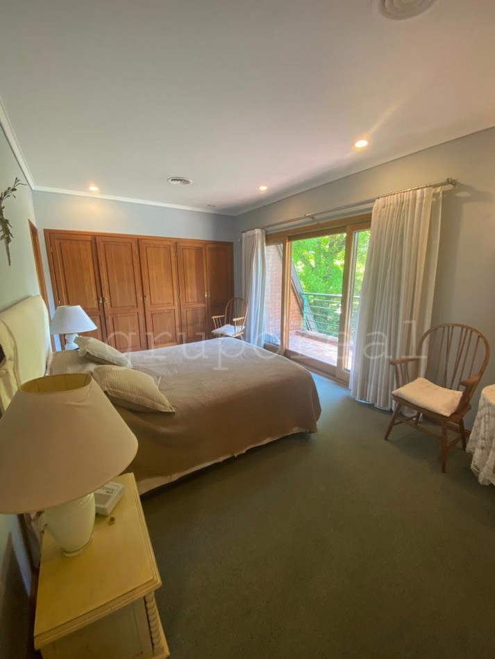 EL OMBU - 5 dormitorios sobre lote con hermosa vista al golf