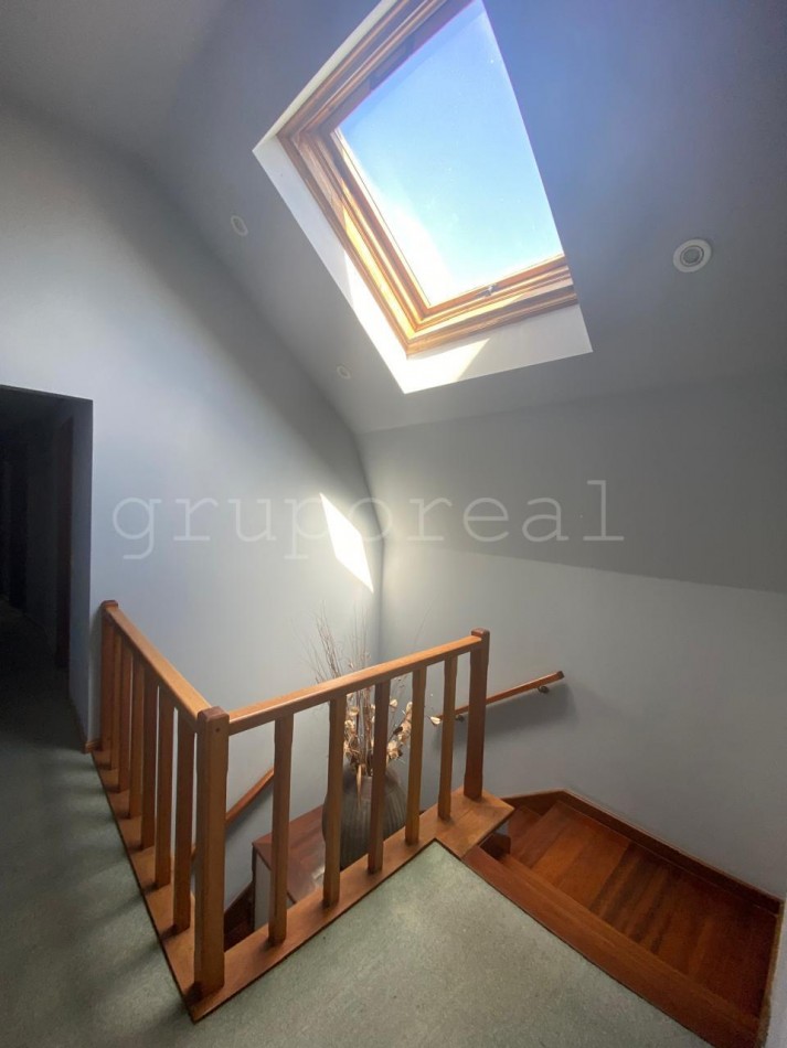 EL OMBU - 5 dormitorios sobre lote con hermosa vista al golf