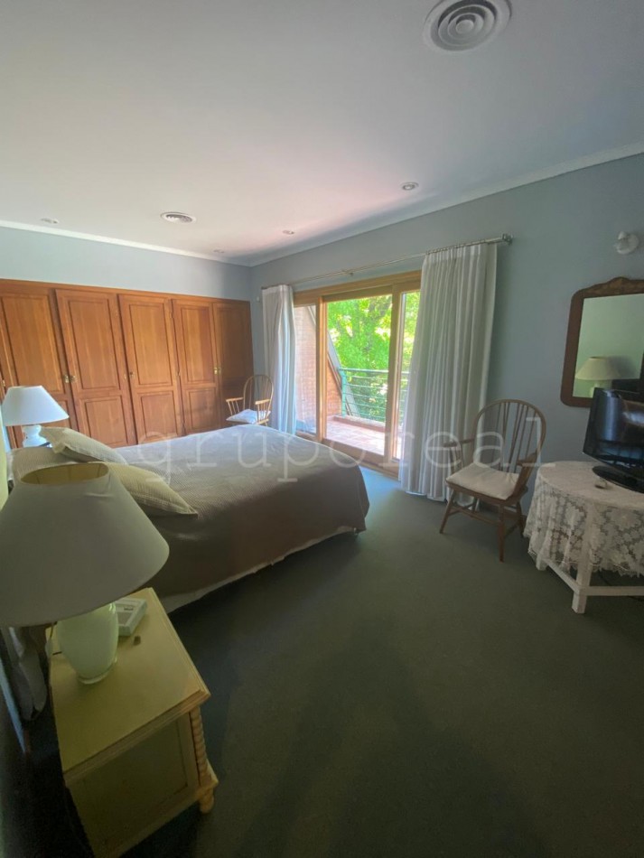 EL OMBU - 5 dormitorios sobre lote con hermosa vista al golf