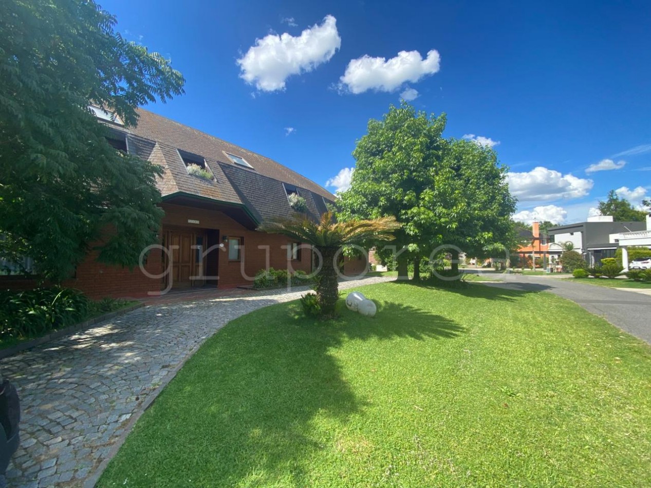 EL OMBU - 5 dormitorios sobre lote con hermosa vista al golf