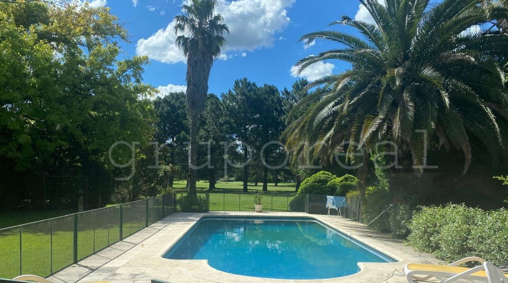 EL OMBU - 5 dormitorios sobre lote con hermosa vista al golf