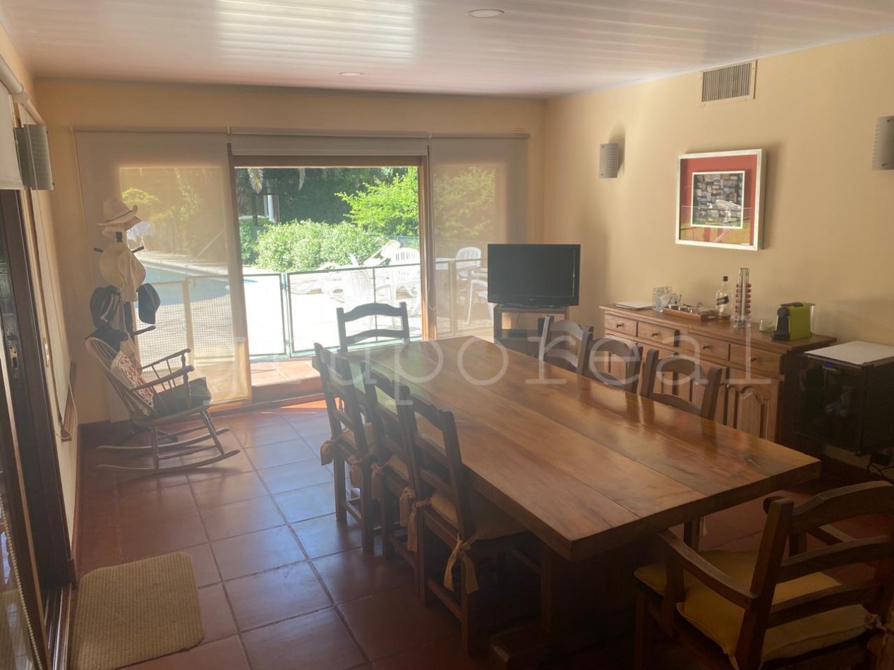 EL OMBU - 5 dormitorios sobre lote con hermosa vista al golf