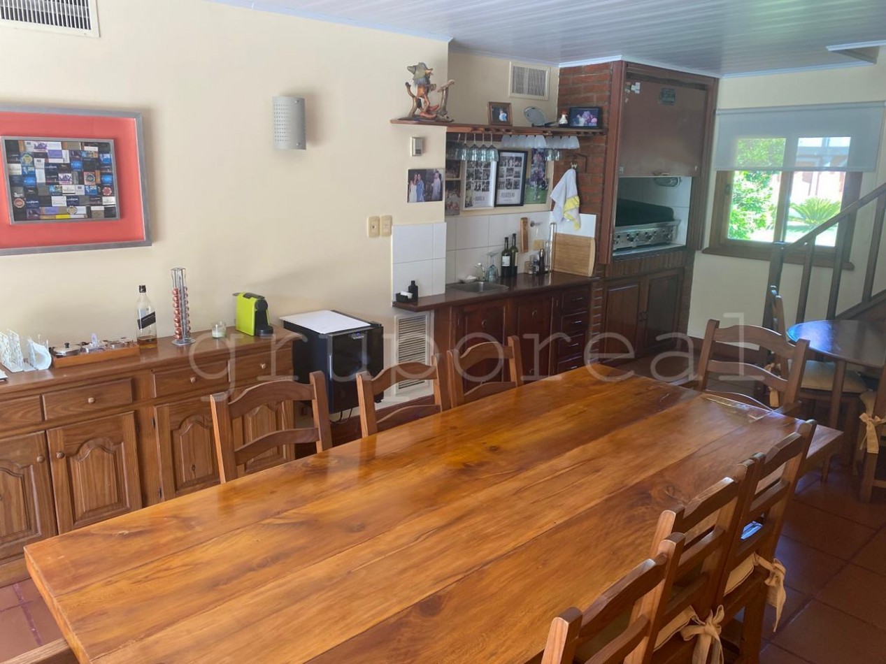 EL OMBU - 5 dormitorios sobre lote con hermosa vista al golf