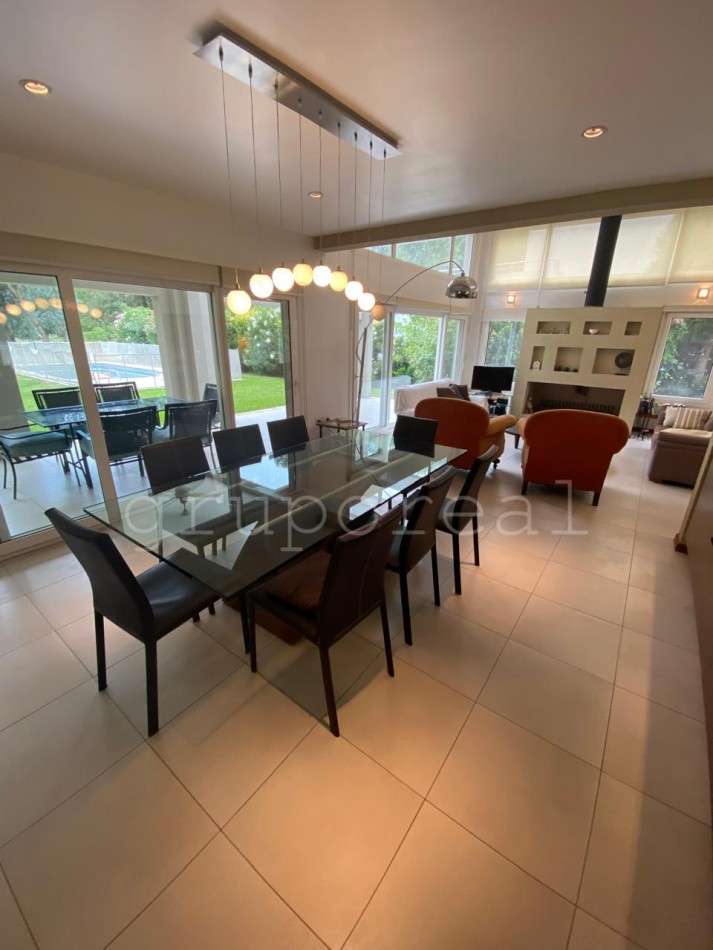 EL OMBU - Casa estilo moderno sobre lote al golf