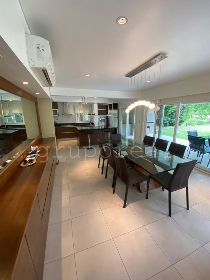 EL OMBU - Casa estilo moderno sobre lote al golf