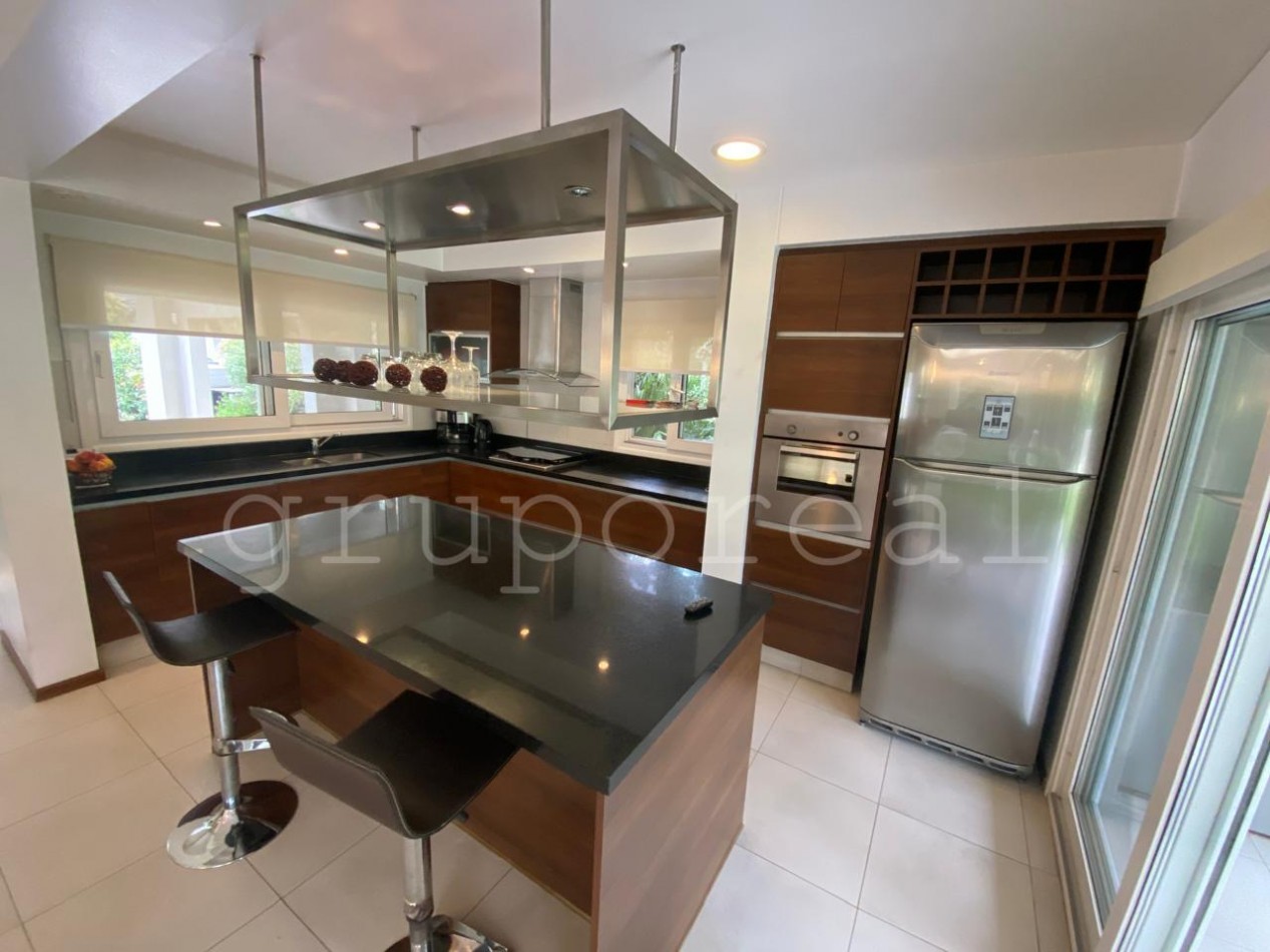 EL OMBU - Casa estilo moderno sobre lote al golf