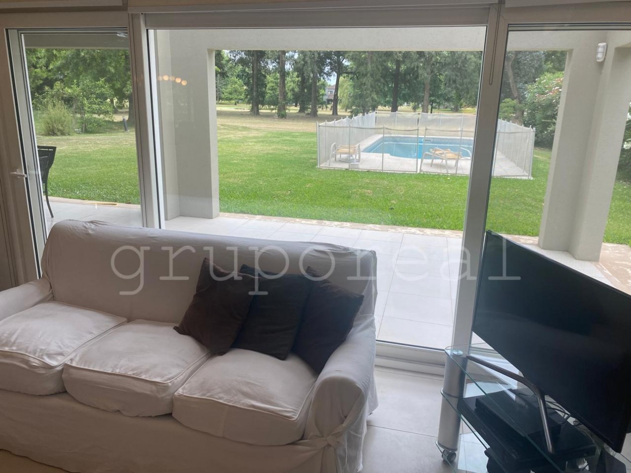 EL OMBU - Casa estilo moderno sobre lote al golf