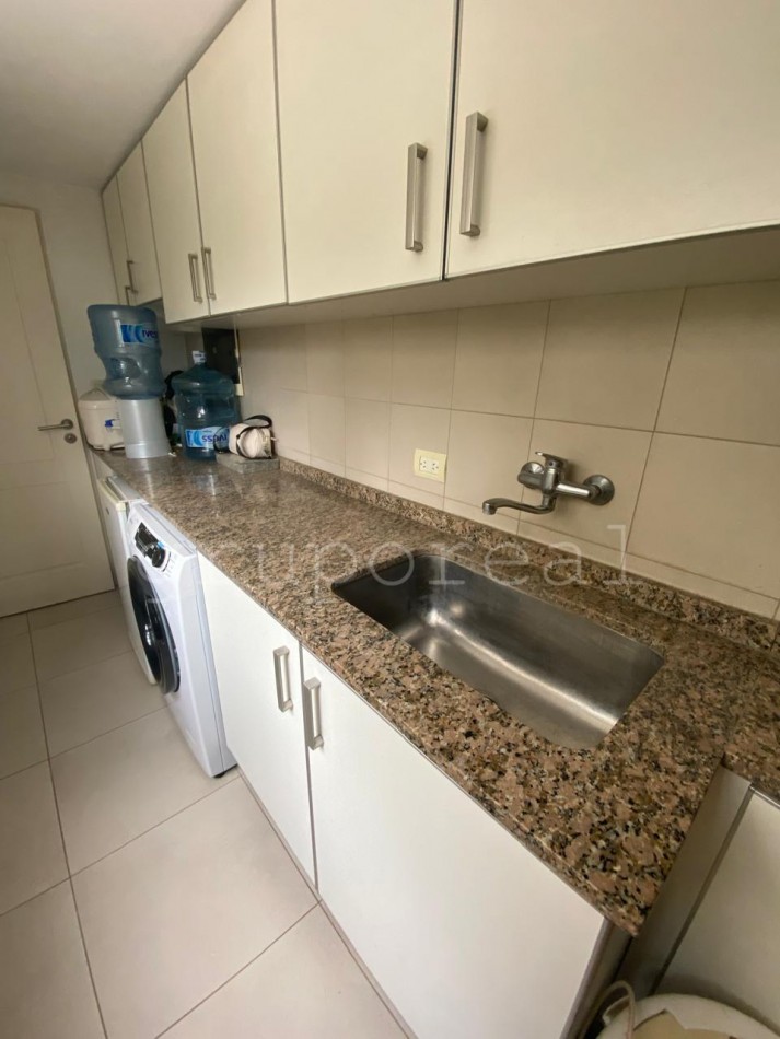 EL OMBU - Casa estilo moderno sobre lote al golf