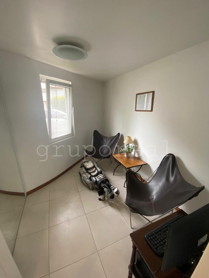 EL OMBU - Casa estilo moderno sobre lote al golf