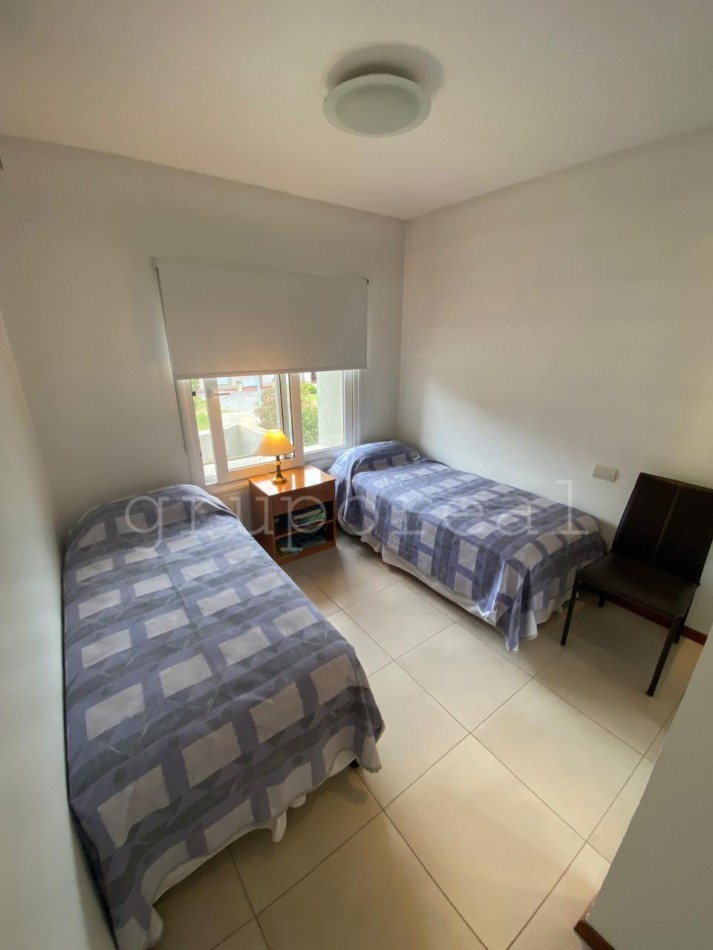 EL OMBU - Casa estilo moderno sobre lote al golf