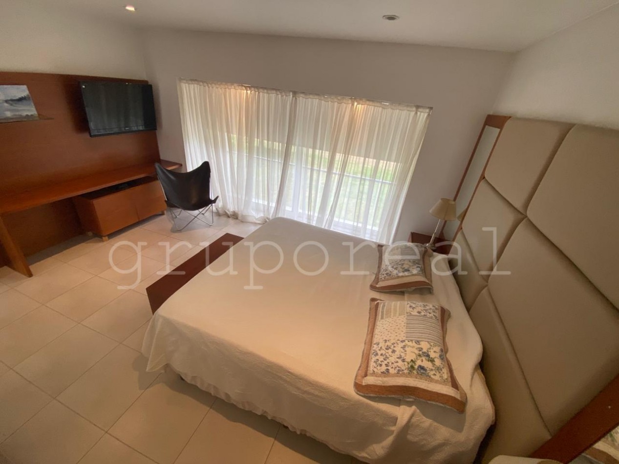 EL OMBU - Casa estilo moderno sobre lote al golf