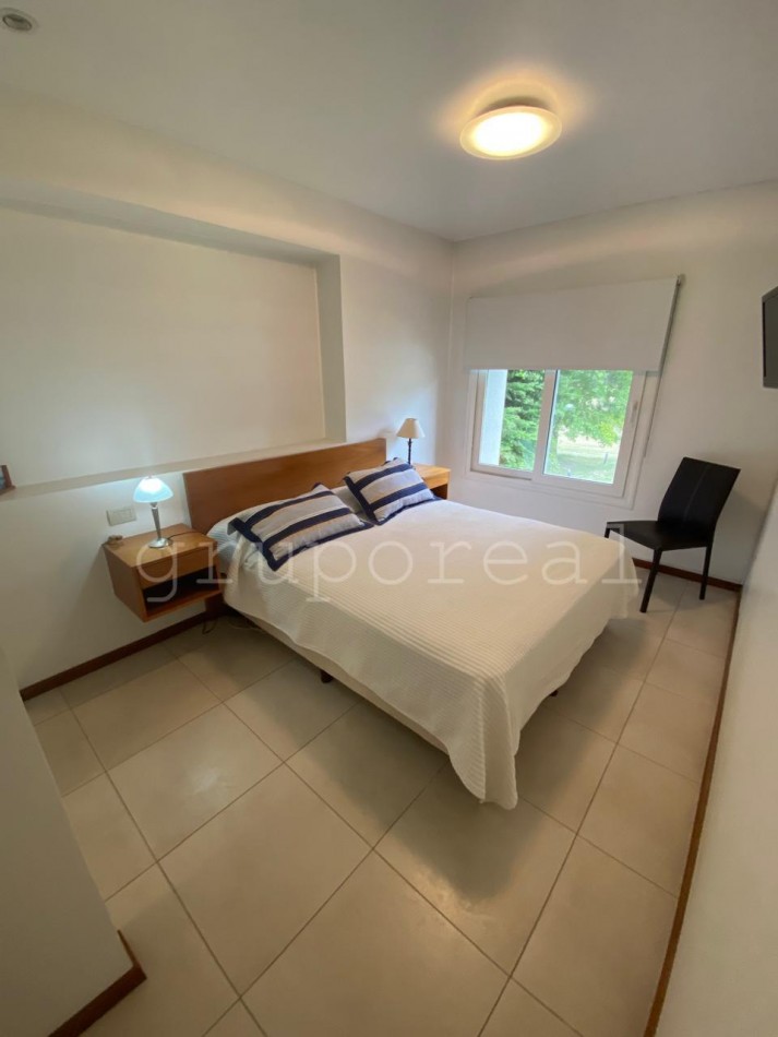 EL OMBU - Casa estilo moderno sobre lote al golf