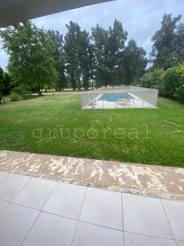 EL OMBU - Casa estilo moderno sobre lote al golf