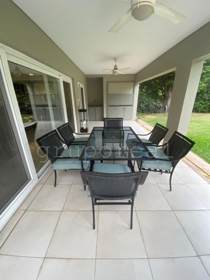 EL OMBU - Casa estilo moderno sobre lote al golf