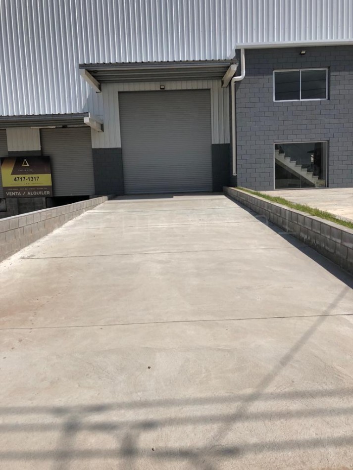 POLO INDUSTRIAL EZEIZA - Nave Industrial 3000 m2 con oficinas 