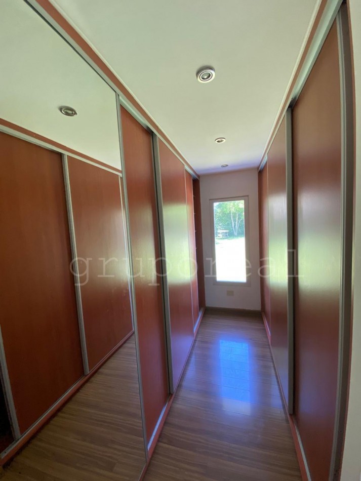 EL OMBU -  Casa 4 dormitorios sobre gran lote con hermosa vistas a la laguna