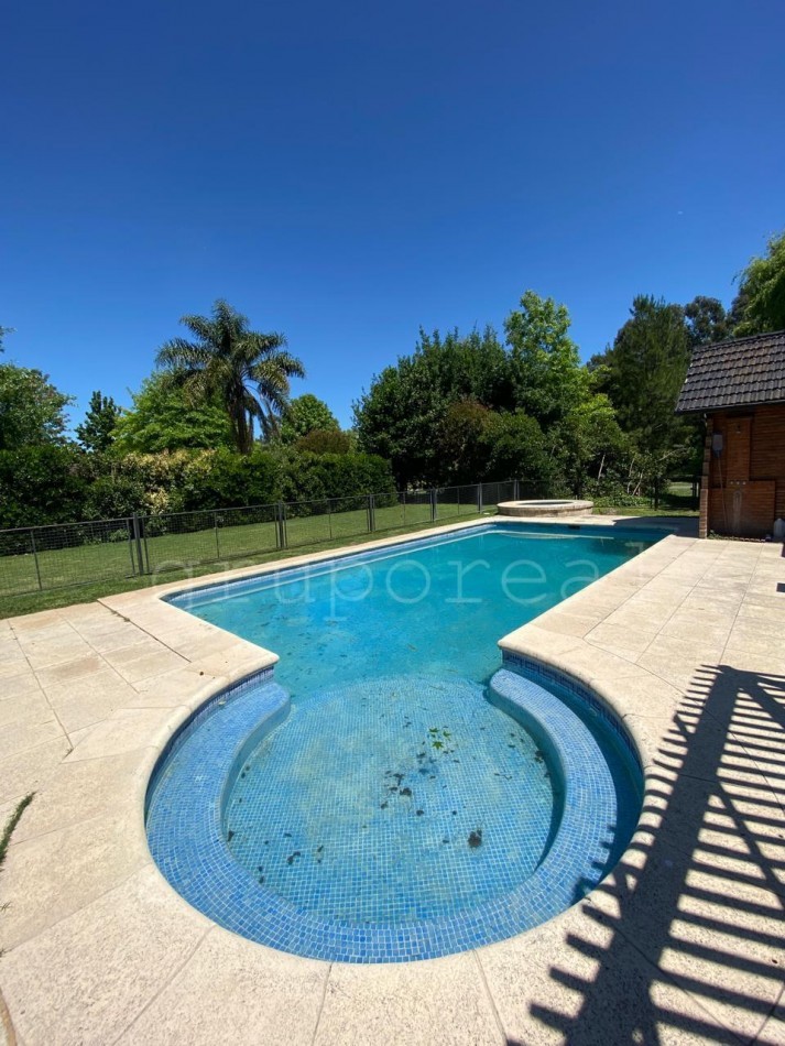 EL OMBU -  Casa 4 dormitorios sobre gran lote con hermosa vistas a la laguna