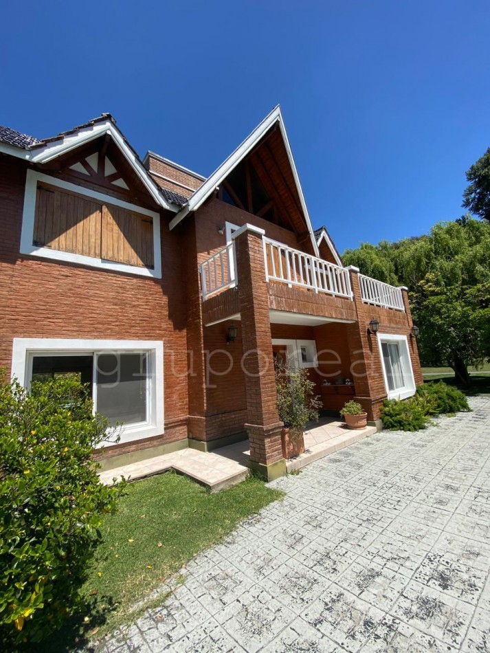 EL OMBU -  Casa 4 dormitorios sobre gran lote con hermosa vistas a la laguna