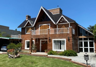 EL OMBU -  Casa 4 dormitorios sobre gran lote con hermosa vistas a la laguna