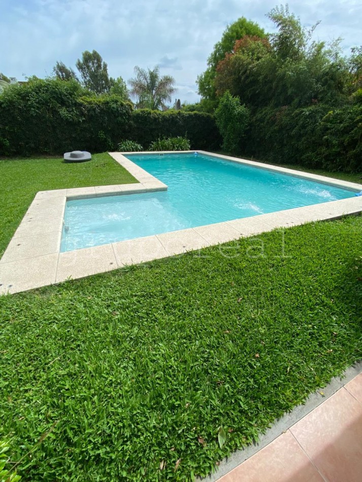 VENTA EL ROCIO - TRES DORMITORIOS CON PILETA
