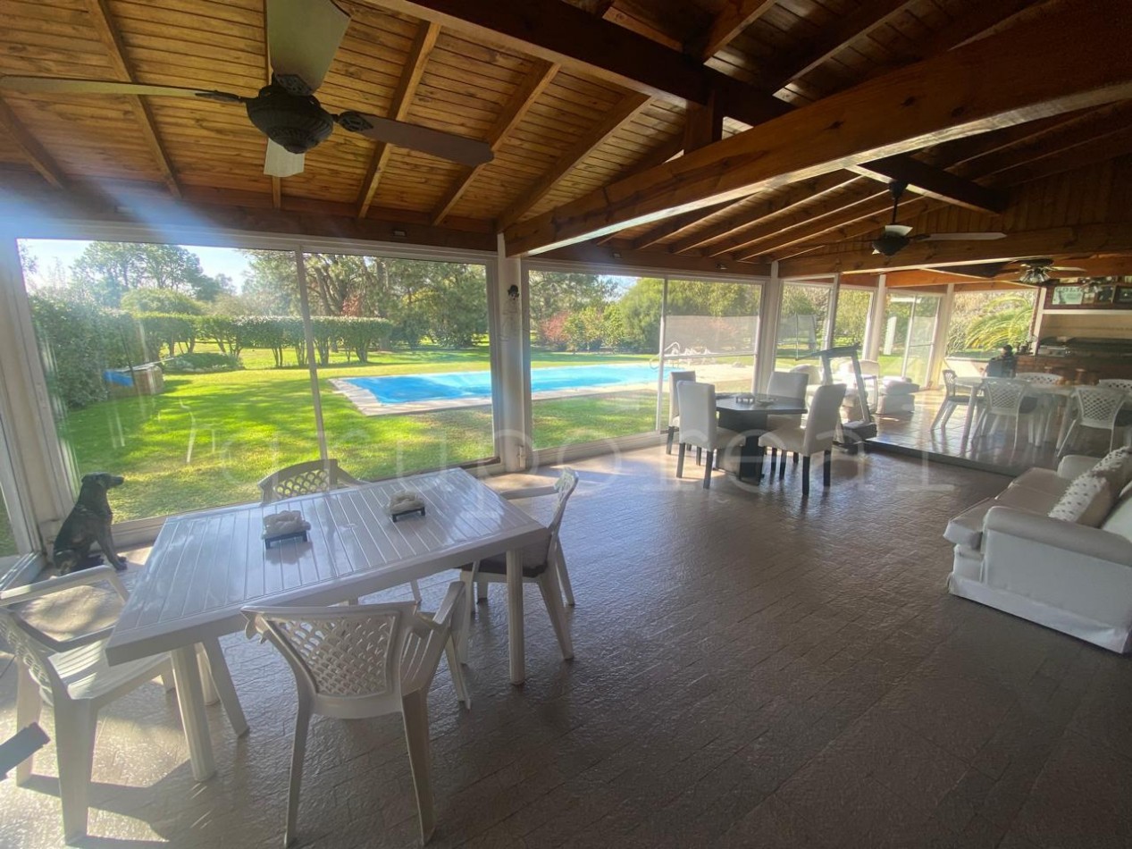 EL OMBU - Residencia a la Venta sobre gran lote al golf