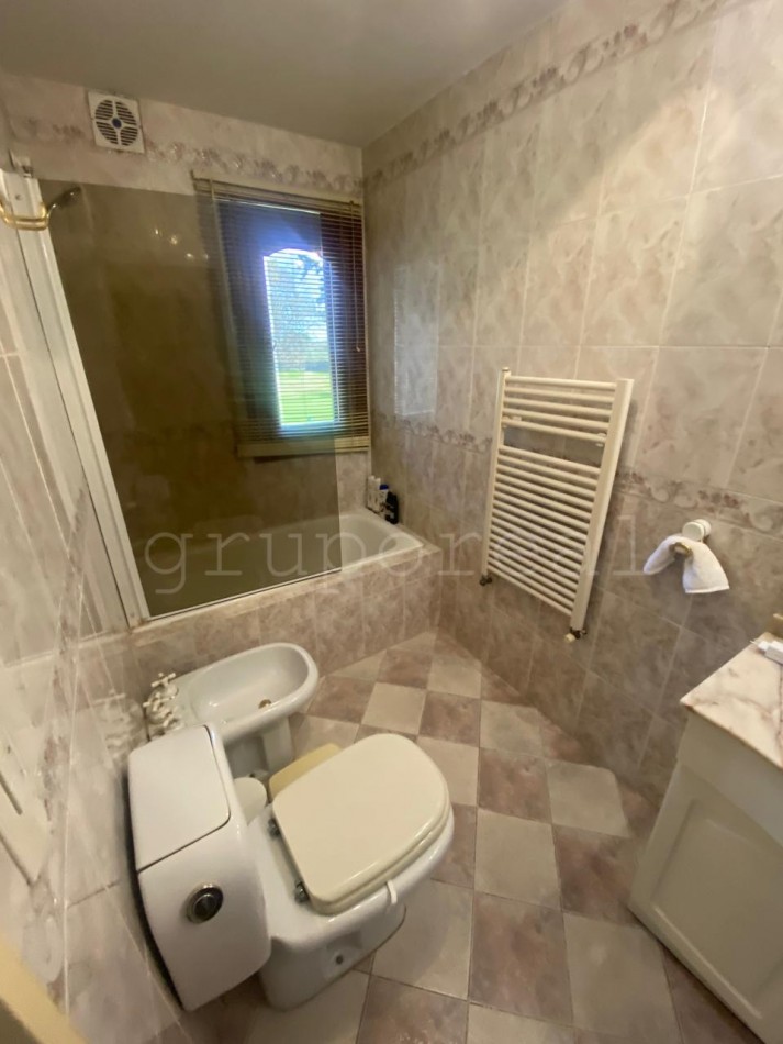 EL OMBU - Residencia a la Venta sobre gran lote al golf