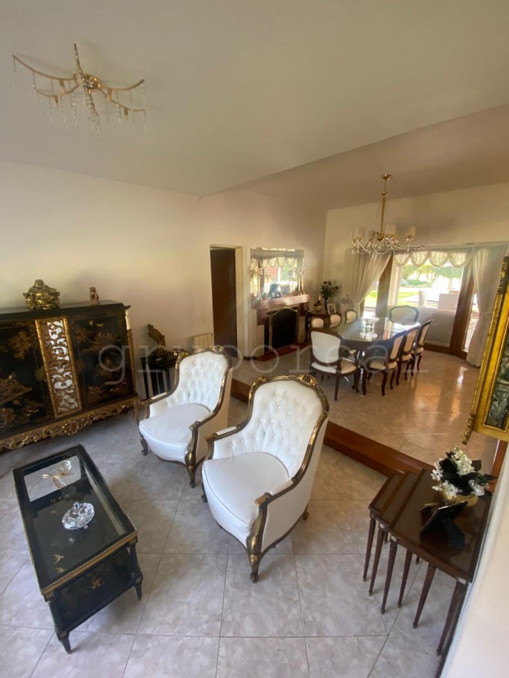 EL OMBU - Residencia a la Venta sobre gran lote al golf
