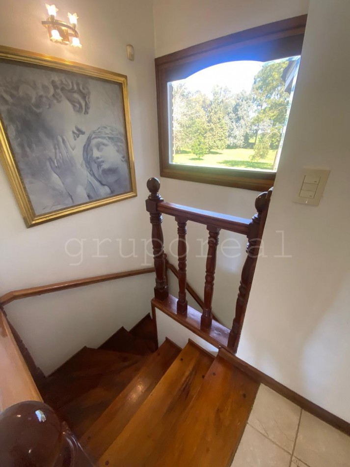 EL OMBU - Residencia a la Venta sobre gran lote al golf