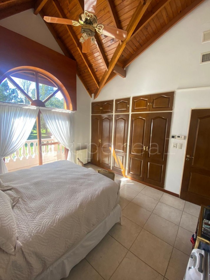 EL OMBU - Residencia a la Venta sobre gran lote al golf
