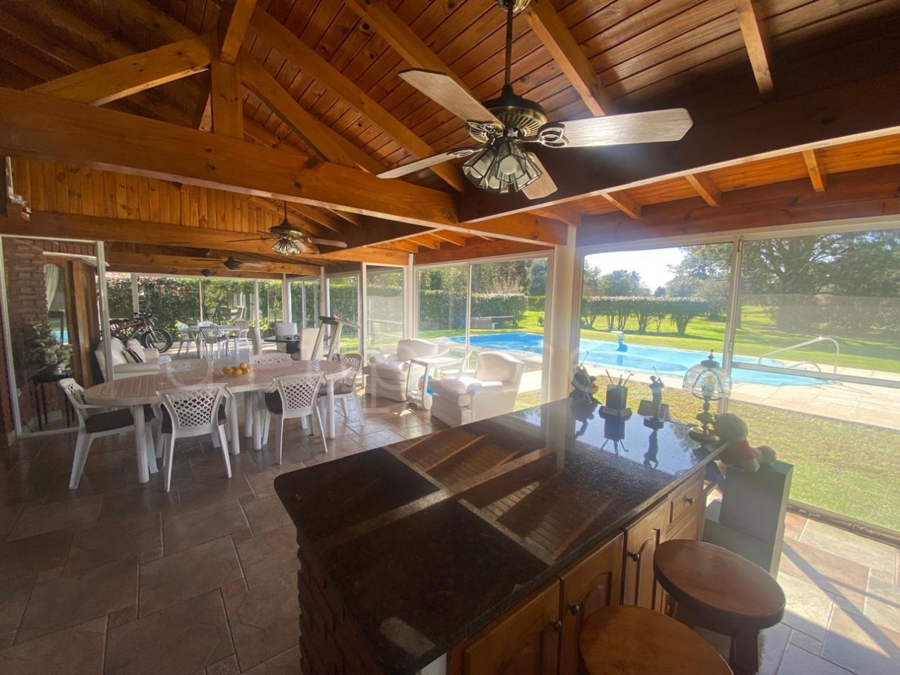 EL OMBU - Residencia a la Venta sobre gran lote al golf