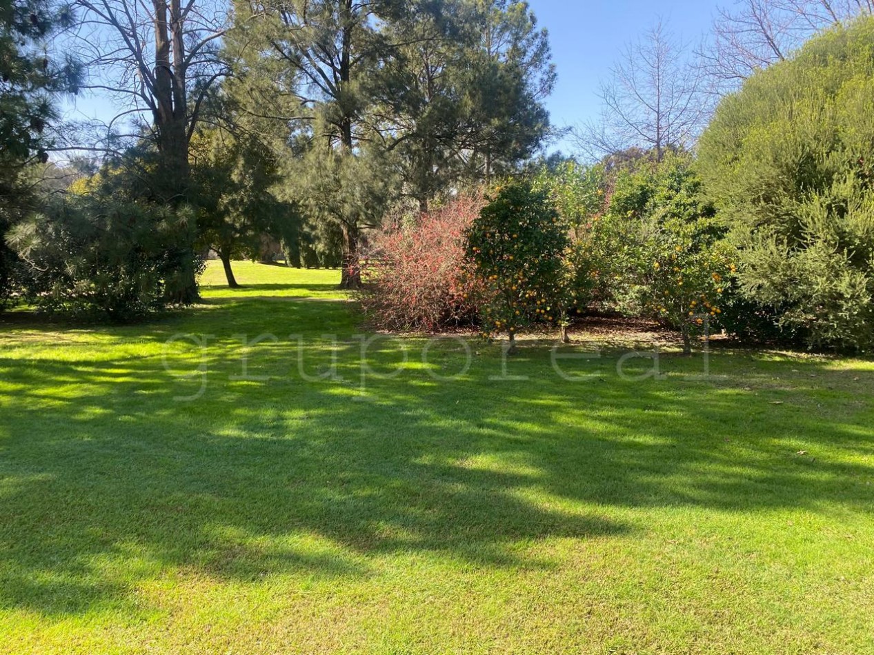 EL OMBU - Residencia a la Venta sobre gran lote al golf