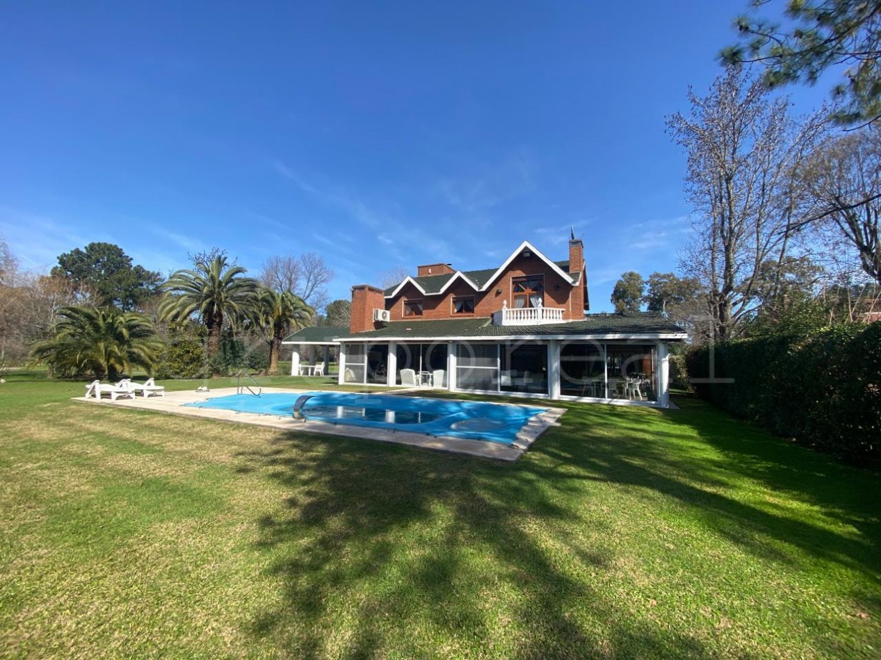 EL OMBU - Residencia a la Venta sobre gran lote al golf