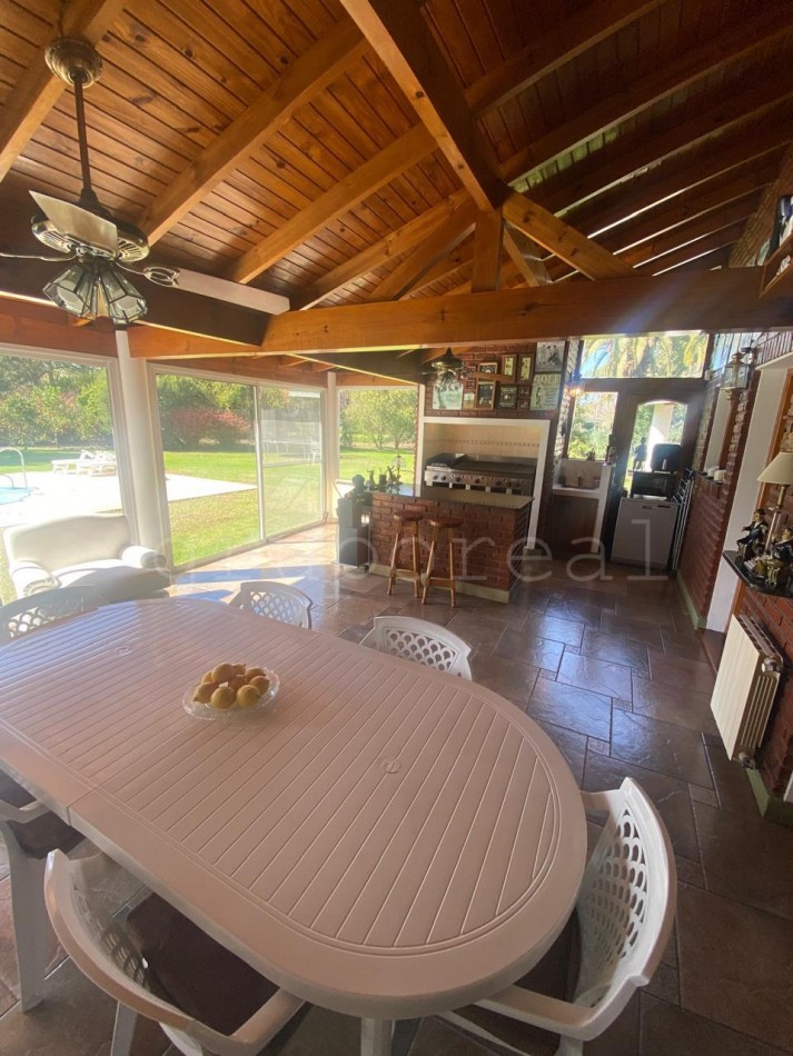 EL OMBU - Residencia a la Venta sobre gran lote al golf