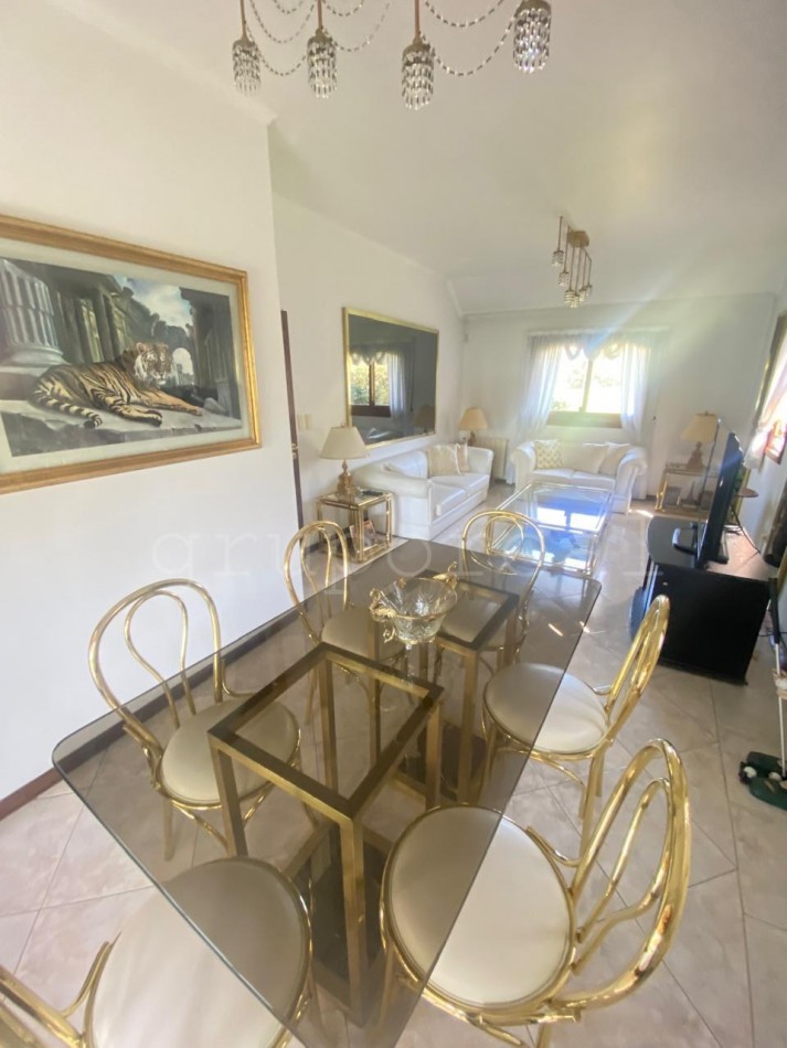 EL OMBU - Residencia a la Venta sobre gran lote al golf
