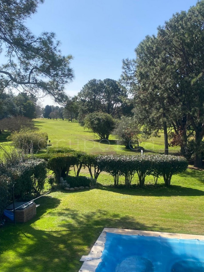 EL OMBU - Residencia a la Venta sobre gran lote al golf